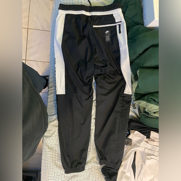 Nike Air pants - Picture 2 of 3